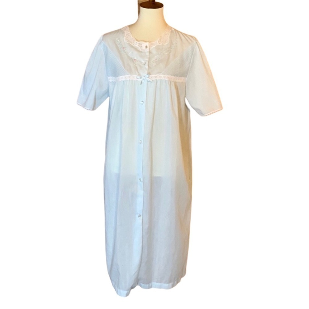 Vintage Barbizon pale blue robe / housecoat
